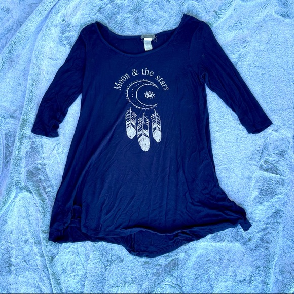 Trendyland Tops - Trendyland Size Small Moon and Stars Navy Blue 3/4 Sleeve Top with Dreamcatcher